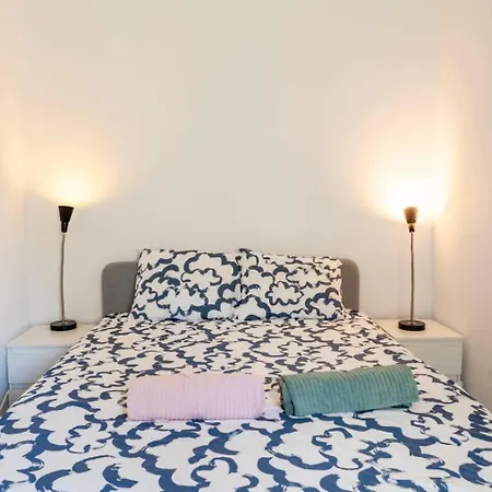 Апартаменты 2 Bedroom For 4 People With Free Public Parking