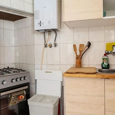 2 Bedroom For 4 People With Free Public Parking شقة