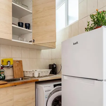 2 Bedroom For 4 People With Free Public Parking アパート